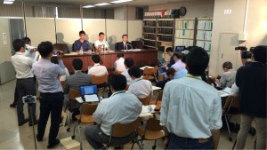 記者会見